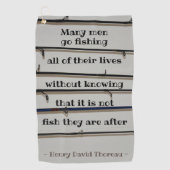 Viele Männer gehen Thoreau Quote Handtuch fischen (Vorderseite)