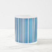 Viele mehrfarbige Streifen in blau Mattglastasse (Mittel)