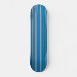 Viele mehrfarbige Streifen in blau... Skateboard