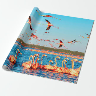 Viele rosa schöne Flamingos in schönem Blau Geschenkpapier