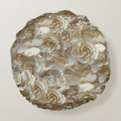 Viele schöne Blätter der Rose Rundes Kissen (Rückseite)