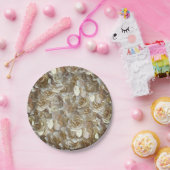 Viele schöne Blütenblätter der Rose Pappteller (Party)