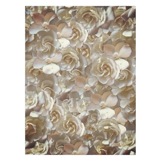 Viele schöne Blütenblätter der Rose Tischdecke (Vorderseite)