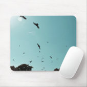 Viele Vögel und ein Kontrastmittel Mousepad (Mit Mouse)