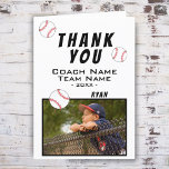 Vielen Dank, Coach Baseball Foto-Karte Dankeskarte<br><div class="desc">Vielen Dank,  Coach Baseball Foto Card. Baseball danke Ihnen Coach-Karte mit Foto,  danke Text,  Coach-Name,  Teamname,  Jahr,  Ihr Name und Baseball-Bälle. Fügen Sie Ihr Foto hinzu und personalisieren Sie die Karte mit Namen und Text im Inneren. Vielen Dank für die Karte für den Baseball-Team-Coach!</div>