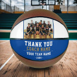 Vielen Dank Coach Team Name Foto Basketball<br><div class="desc">Vielen Dank Coach Team Name und Team Foto Basketball. Personalisieren Sie Ihren Coachnamen, Teamname und das Jahr. Sie können jeden Text auf dem Basketball ändern oder löschen. Ein tolles Geschenk für einen Trainer! Fügen Sie ein Team-Foto hinzu und lassen Sie das Team die nicht gestalteten Bereiche des Balls mit einem...</div>