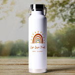Vielen Dank Lehrer Individuelle Name Boho Rainbow  Trinkflasche<br><div class="desc">Live Liebe Teach! Der Individuelle Name Boho Earth Tone Rainbow Sun Teacher Wasserflasche ist ein einzigartiges und stilvolles Geschenk, das bohemianische und erdige Elemente mit einer lebendigen Regenbogensonne verbindet. Neben der auffälligen Grafik kann die Tasche auch mit Ihrem eigenen Namen angepasst werden, was sie zu einem wirklich personalisierten Stück macht....</div>