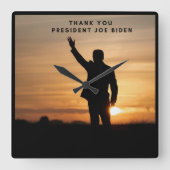Vielen Dank, Präsident Joe Biden Quadratische Wanduhr (Vorderseite)