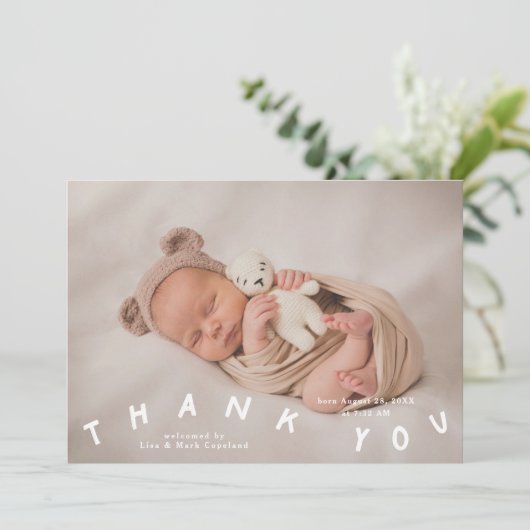 Vielen Dank Typografy Birth Announcement Foto Ankündigung (Stehend Vorderseite)