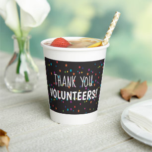 Vielen Dank Volunteers mit bunten Konfetti Pappbecher