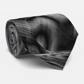 Vieles mit grauen Grooves auf dunklem Hintergrund Krawatte (Gerollt)