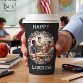 Vielfältiges Lehrerpädagogenteam zum Tag der Arbei Pappbecher
