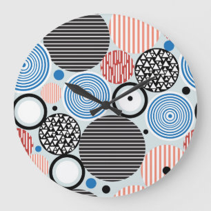 Vielfarbige Kreise, grafisches Musterdesign. Große Wanduhr