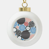 Vielfarbige Kreise, grafisches Musterdesign. Keramik Kugel-Ornament (Vorderseite)