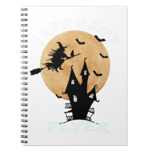 Vielflieger-Hexe Halloween T-Shirt Perfekt Notizblock