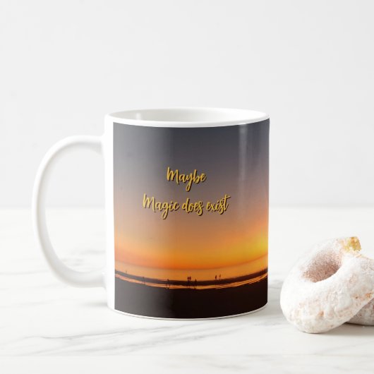 "Vielleicht existiert Magie doch" Kaffeetasse (Mit Donut)