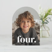 Vier Arched Foto 4. Geburtstag Einladung (Stehend Vorderseite)