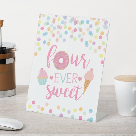 Vier beliebte Weihnachtsfeierlichkeiten Sockelschild (In SItu)