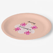 Vier blorrosa Blume Pappteller (Schrägansicht)