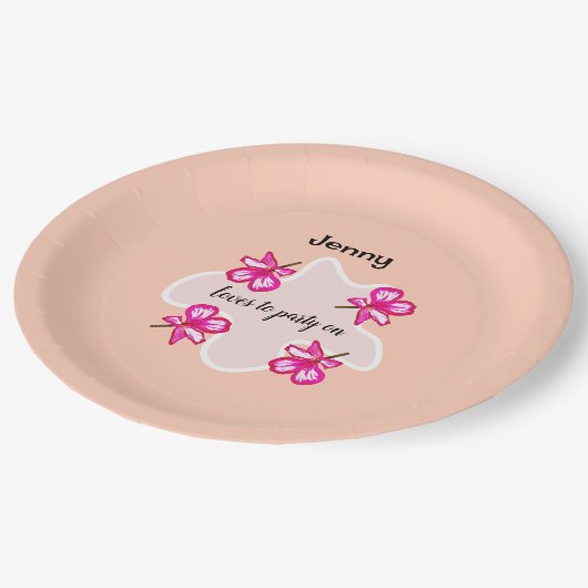 Vier blorrosa Blume Pappteller (Schrägansicht)