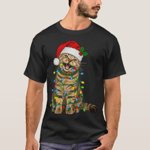 Vier bunte tropische Vögel sitzen auf einer Leitun T-Shirt
