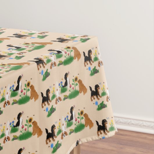 Vier Cavalier-Spaniels in einem Bereich von Blume  Tischdecke (Beispiel)
