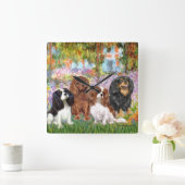Vier Cavaliers im Monet's Garden Quadratische Wanduhr (Zuhause)
