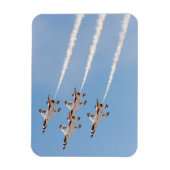 Vier F-16 Donnervögel fliegen in naher Bildung Magnet (Vertikal)