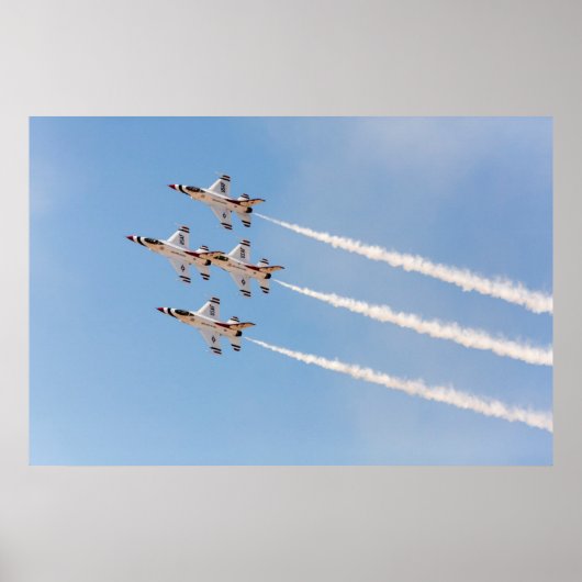 Vier F-16 Donnervögel fliegen in naher Bildung Poster (Vorne)