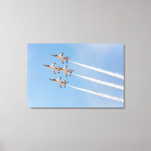 Vier F-16 Thunderbirds fliegen in enger Formation Leinwanddruck