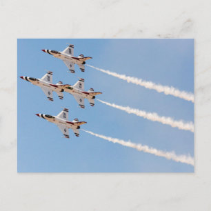 Vier F-16 Thunderbirds fliegen in enger Formation Postkarte