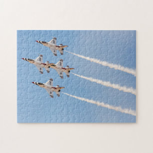 Vier F-16 Thunderbirds fliegen in enger Formation Puzzle