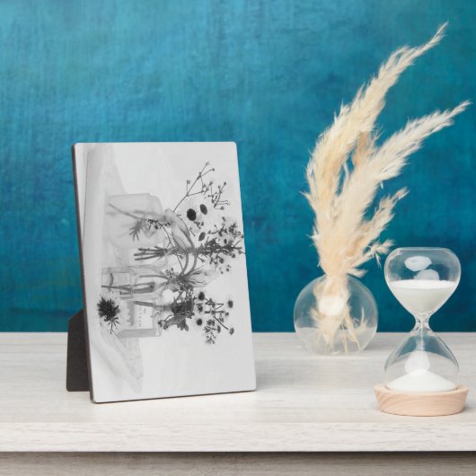 Vier Flaschen und weiße Blume Fotoplatte (Seite)