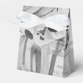 Vier Flaschen und weiße Blume Geschenkschachtel