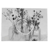 Vier Flaschen und weiße Blume Große Geschenktüte (Rückseite)