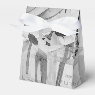 Vier Flaschen und weiße Blumen Geschenkschachtel