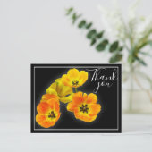 Vier gelbe Orange Tulips Schwarzer Hintergrund Vie Postkarte (Stehend Vorderseite)