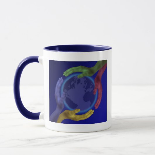 Vier Hände auf der Erde Tasse (Links)
