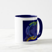 Vier Hände auf der Erde Tasse (VorderseiteRechts)