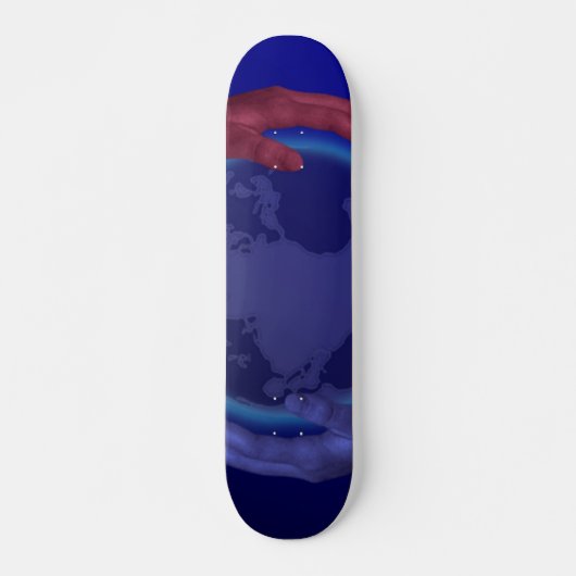 Vier Hände auf der Skateboard (Vorne)