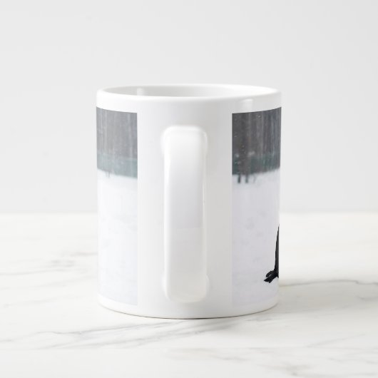 Vier Hunde im Schnee Jumbo-Tasse (Rückseite)