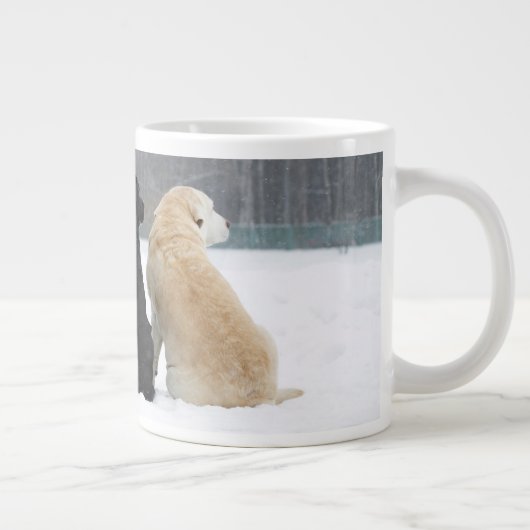Vier Hunde im Schnee Jumbo-Tasse (Rechts)