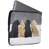 Vier Hunde im Schnee Laptopschutzhülle (Vorne Rechts)