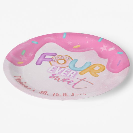 Vier ist so süß rosa Zuckerguss Pappteller (Schrägansicht)