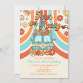 Vier je Groovy Retro Regenbogen 4. Geburtstag Einladung (Vorderseite)