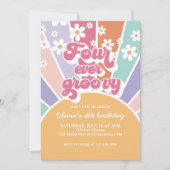 Vier je Groovy Retro Sunshine Rainbow Daisy Einladung (Vorderseite)