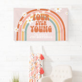 Vier je junge Retro-Regenbogen-Daisy zum Geburtsta Banner (Insitu)