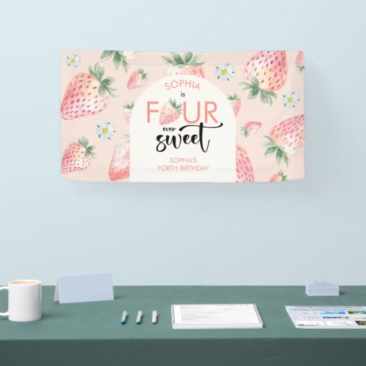 Vier jemals süße Erdbeeren-Kindergeburtstag Banner (Messe)