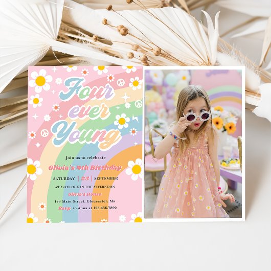 Vier Junge Groovy Daisy Rainbow 4. Geburtstag Einladung