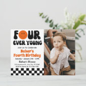 Vier Junge Retro Junge 4. Geburtstag Einladung (Stehend Vorderseite)